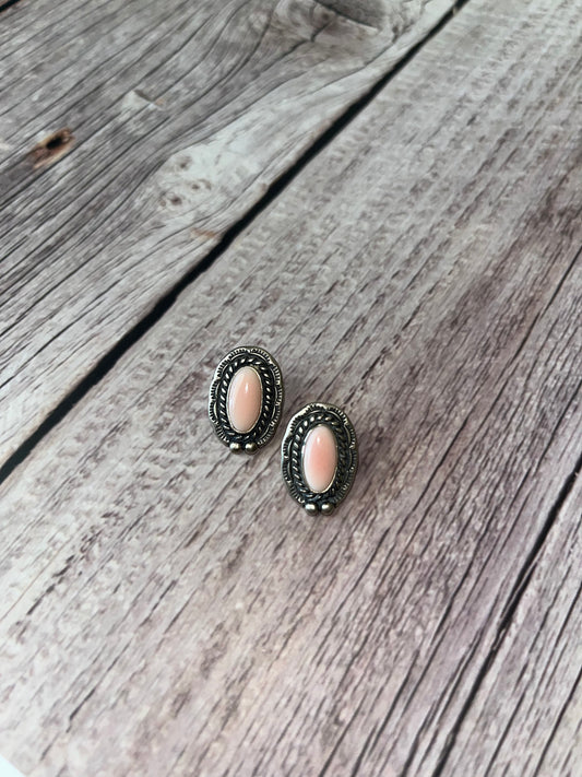 Conch Pink Stud Earring