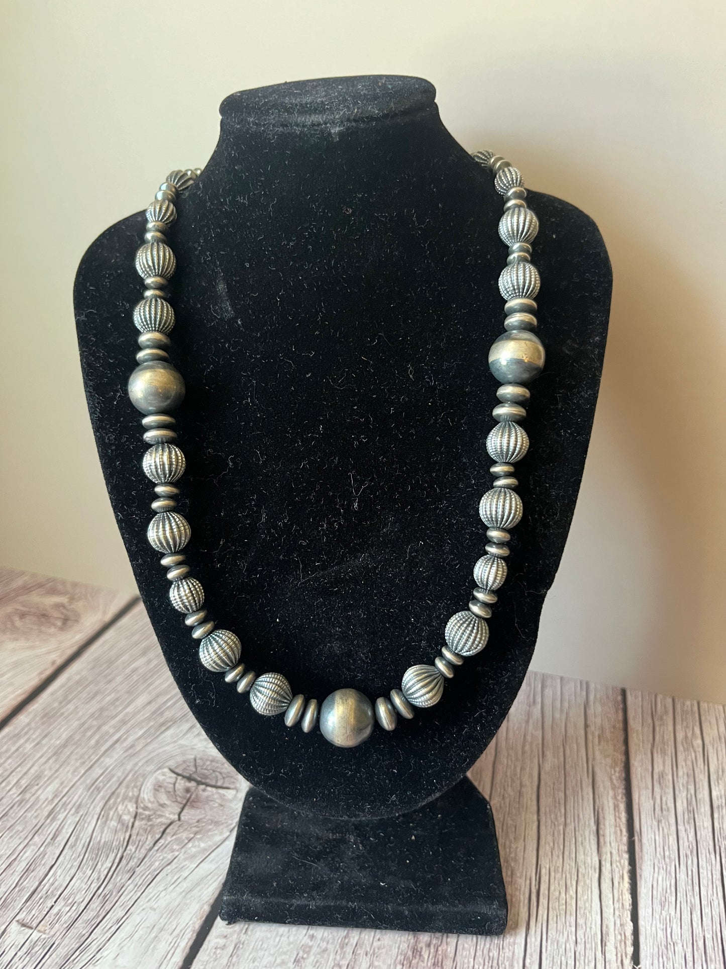 Navajo Pearl and Melon Style Beaded Necklace 18" with Extender